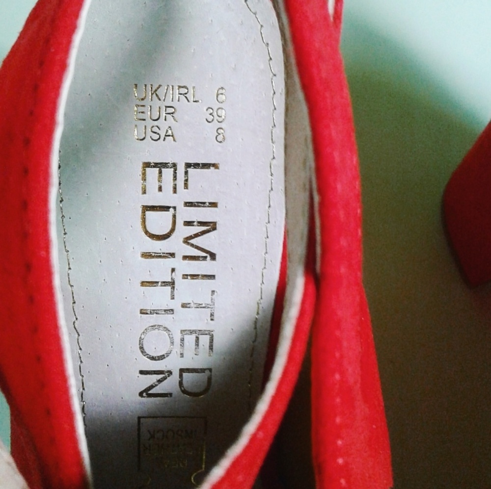 Mules Red GoldEmbellishements Size 7 Firm On Price - Picture 5 of 7